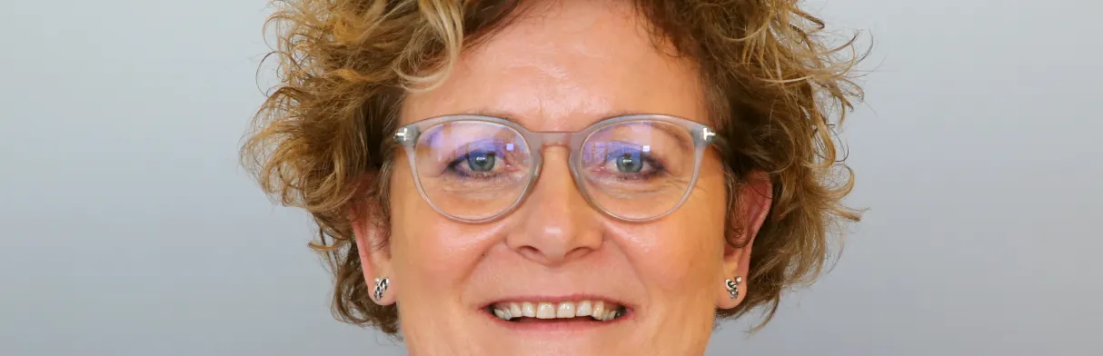  Esther Holman